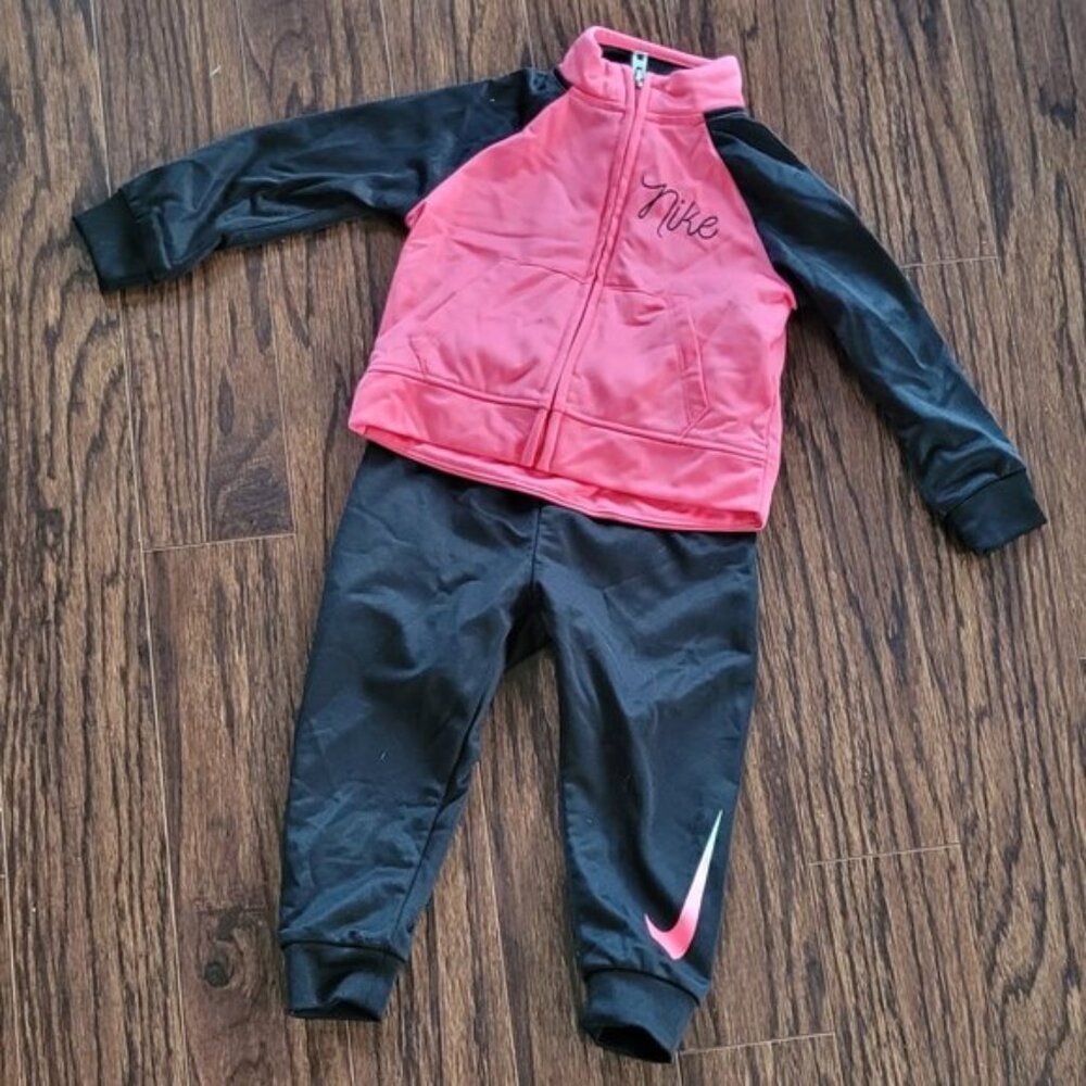 Nike Kid's Pink  Black 2-Piece Long Sleeve Sweater  Sweatpant Set Size 18M